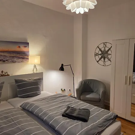 Race Yacht White Line アパート キール