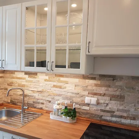 Race Yacht White Line