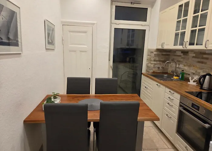 Race Yacht White Line